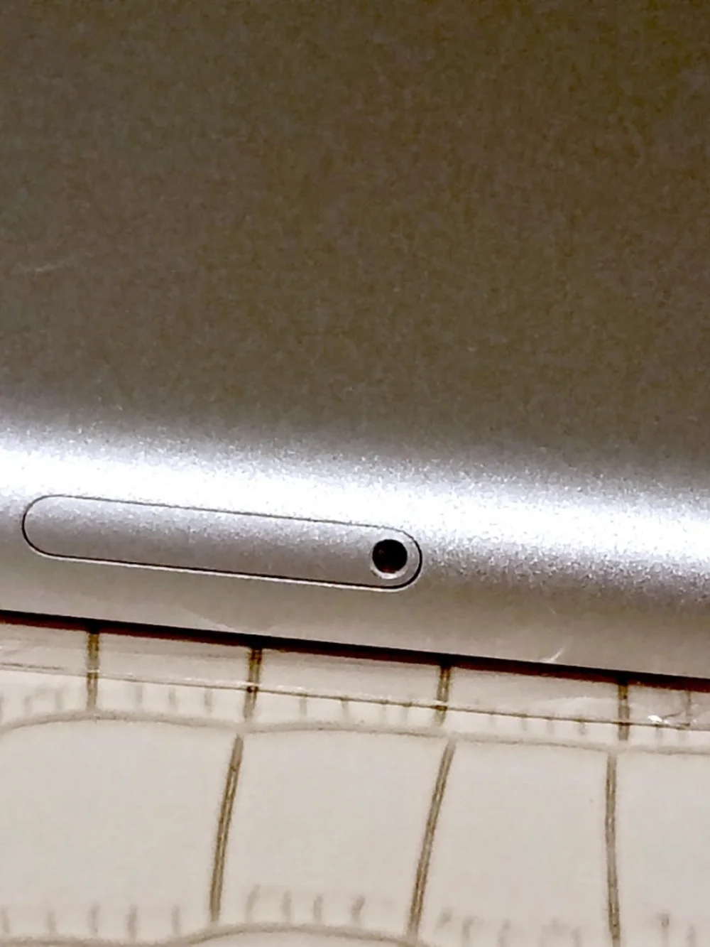 Apple iPad (6th Generation) A1954 32 GB, Wi-Fi + 4G, 9.7 in-Silver 88% Battery